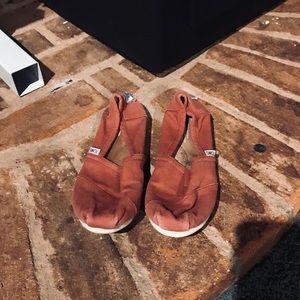 Toms / Peach